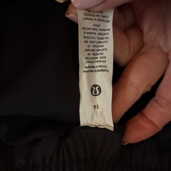 Lululemon shorts size 14 - Picture 3 of 5